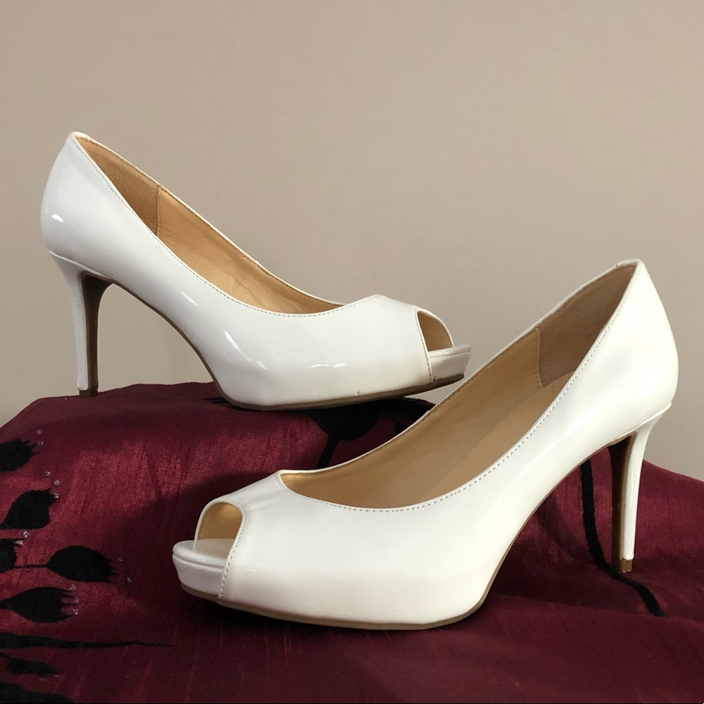 Liz Claiborne white peep toe high heels 8M